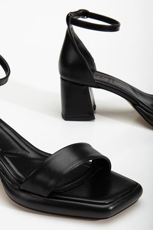 Suzi Siyah Cilt Platformlu Açık Burunlu Kalın Topuklu Ayakkabı