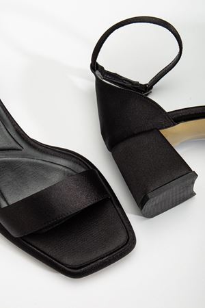 Suzi Siyah Saten Platformlu Açık Burunlu Kalın Topuklu Ayakkabı 