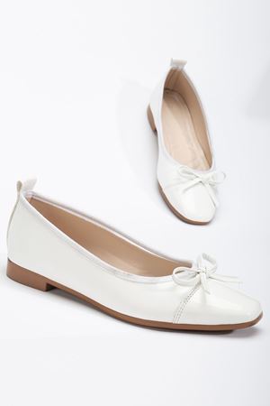 Lucas Kadın Beyaz Fiyonk Detaylı Günlük Babet 