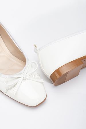 Lucas Kadın Beyaz Fiyonk Detaylı Günlük Babet 