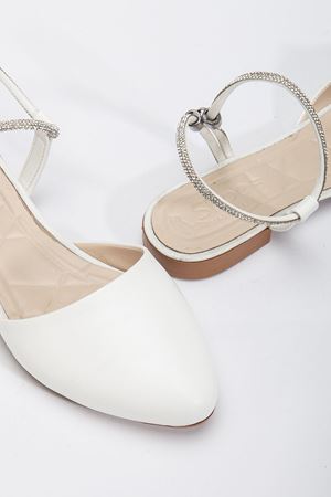 Palmeira Kadın Beyaz Taşlı Arkası Kapalı Burunlu Ortopedik Babet   