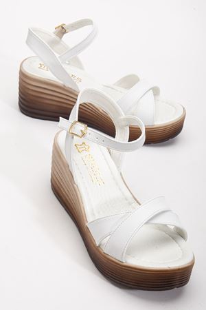 Lamine Kadın Beyaz Cilt Günlük Ortopedik Taban Sandalet 