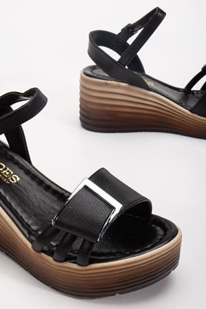 Olmo Kadın Siyah Cilt Günlük Ortopedik Taban Sandalet 