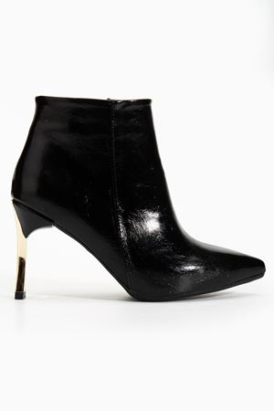 Kadın Siyah Kırışık Rugan Sivri Burun Kısa Boy İnce Topuklu Bot 