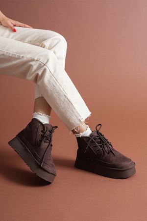 Venessa Kadın Mini Acı Kahve Süet Bağcıklı içi Tüylü Düz Taban Bot 