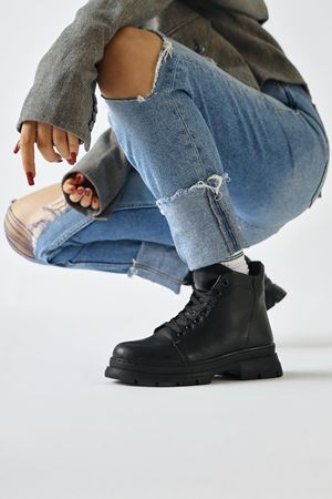 LOUR Siyah Cilt Kısa Bağcık Detaylı Kadın Bot