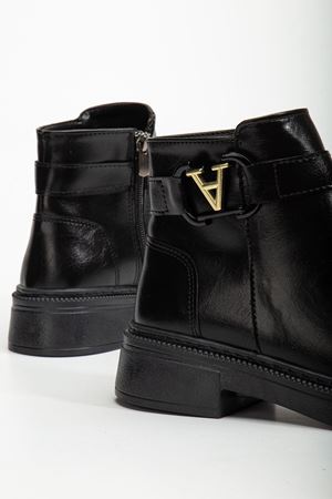 Kadın Tokalı Soğuk Geçirmez Parlak Siyah Kışlık Bot  