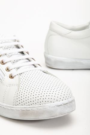 Kadın Beyaz Hakiki Deri Delikli Spor Ayakkabı  