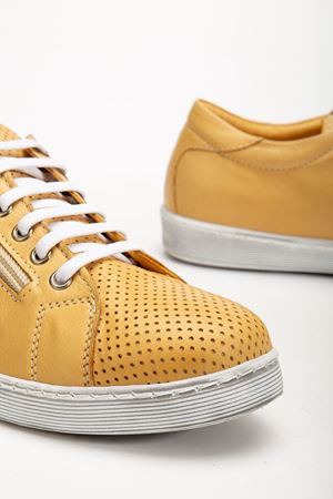 Kadın Sarı Hakiki Deri Delikli Spor Ayakkabı 