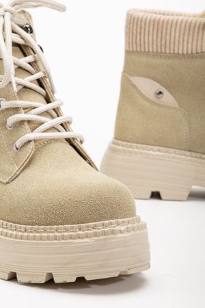 Kadın Bej Süet Bağcıklı Kaymaz Taban Bot