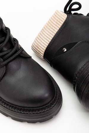 Kadın Siyah Cilt Bağcıklı Kaymaz Taban Bot 