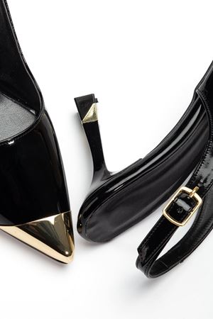 Kadın Siyah Rugan Gold Burun Detaylı Özel Tasarım İnce Topuklu Stiletto 