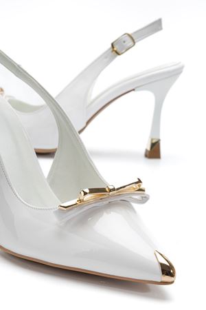 Kadın Beyaz Rugan Gold Aksesuarlı Özel Tasarım İnce Topuklu Ayakkabı