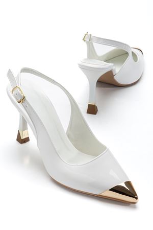 Kadın Beyaz Rugan Gold Burun Detaylı Özel Tasarım İnce Topuklu Ayakkabı