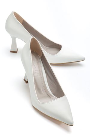 Kadın Beyaz Cilt Sivri Burun İnce Topuklu Stiletto 