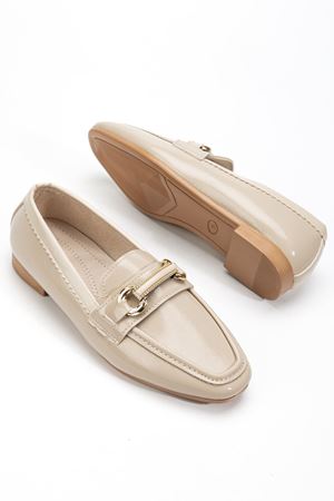 Kadın Bej Parlak Cilt Toka Detaylı Hafif Ortopedik Babet  