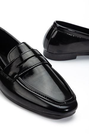 Kadın Siyah Rugan Klasik Düz Taban Hafif Ortopedik Babet  