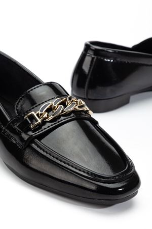 Kadın Siyah Parlak Cilt Tokalı Babet   