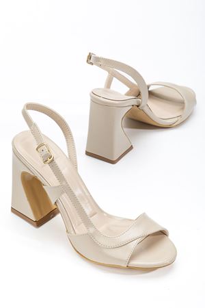 Kadın Bej Parlak Cilt Özel Ökçe Klasik Topuklu Ayakkabı