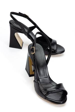 Kadın Siyah Parlak Cilt Özel Ökçe Klasik Topuklu Ayakkabı