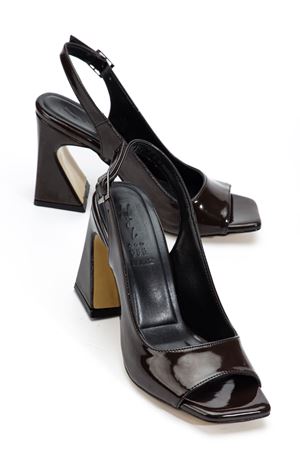 Kadın Acı Kahve Rugan Özel Tasarım Ökçe Klasik Topuklu Ayakkabı