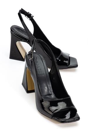 Kadın Siyah Rugan Özel Tasarım Ökçe Klasik Topuklu Ayakkabı 