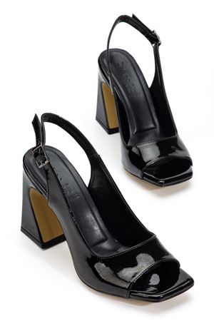 Kadın Siyah Rugan Özel Tasarım Ökçe Klasik Topuklu Ayakkabı 