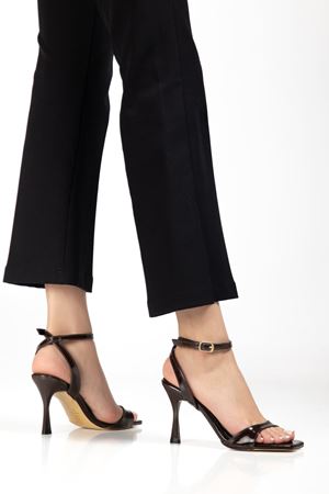 Kadın Acı Kahve Rugan Küt Burun Topuklu Ayakkabı  