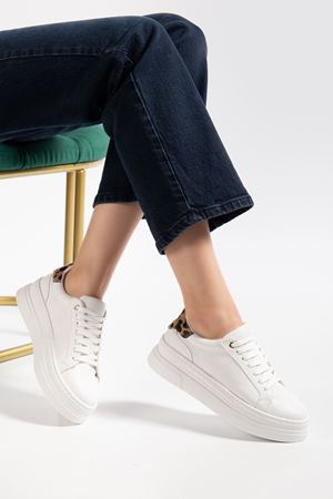 Kadın Beyaz Cilt Poli Taban Leopar Desenli Bağcıklı Yüksek Spor Ayakkabı 