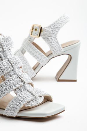 Aria Kadın Beyaz Cilt Örgülü Detaylı Klasik Topuklu Ayakkabı