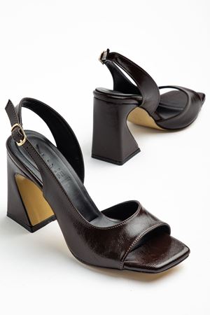 Benito Kadın Acı Kahve Parlak Cilt Özel Tasarım Topuklu Ayakkabı 