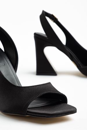 Benito Kadın Siyah Saten Özel Tasarım Topuklu Ayakkabı   