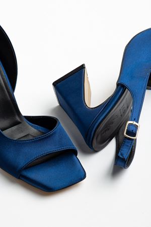 Benito Kadın Lacivert Saten Özel Tasarım Topuklu Ayakkabı    