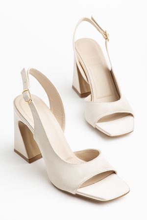 Benito Kadın Bej Saten Özel Tasarım Topuklu Ayakkabı   