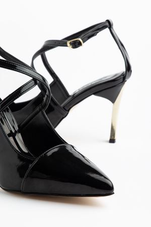 Kadın Siyah Rugan Çapraz Bağlı Gold Ökçe Topuklu Ayakkabı  