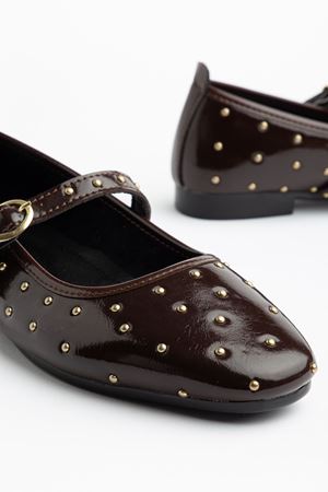 Kadın Acı Kahve Rugan Baretli Tokalı Babet 