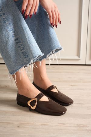 Kadın Kahverengi Babet Rugan Kalp Tokalı Ortopedik Rahat