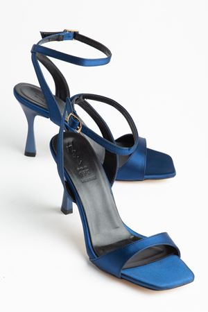 Kadın Lacivert Saten Küt Burun Topuklu Ayakkabı  