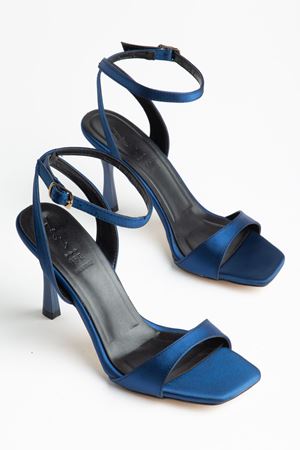 Kadın Lacivert Saten Küt Burun Topuklu Ayakkabı  