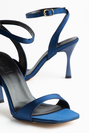 Kadın Lacivert Saten Küt Burun Topuklu Ayakkabı  