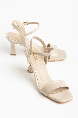 Kadın Bej Rugan Tek Bant Küt Burun Topuklu Ayakkabı  