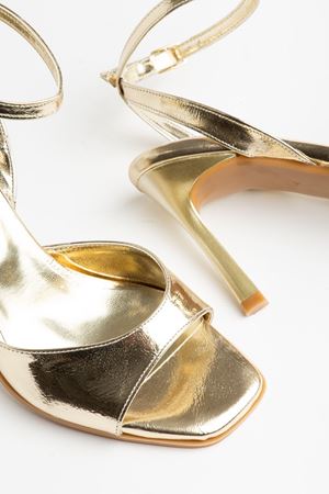 Lesley Çapraz Bantlı Altın Tek Bantlı Kadın Ayakkabı