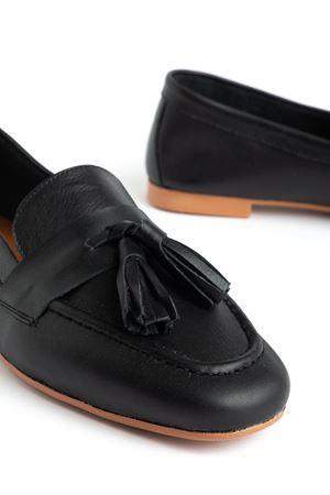 Mono Siyah Hakiki Deri Püskül Detay Düz Taban Kadın Babet