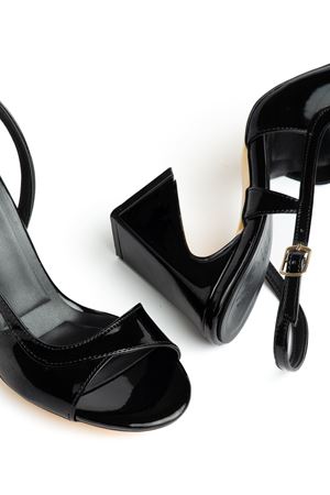 Kadın Siyah Rugan Özel Ökçe Klasik Topuklu Ayakkabı  