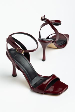 Kadın Bordo Rugan Küt Burun Topuklu Ayakkabı 