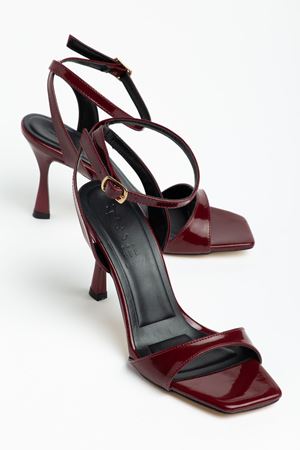 Kadın Bordo Rugan Küt Burun Topuklu Ayakkabı 