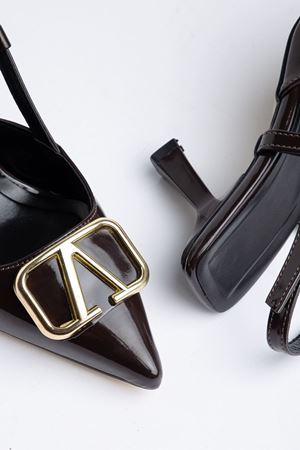 Lianne Kahverengi Rugan Toka Detaylı İnce Topuklu Ayakkabı 