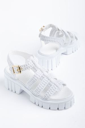 Kadın Beyaz Triko Örgü Yüksek Taban Toka Detaylı Sandalet 