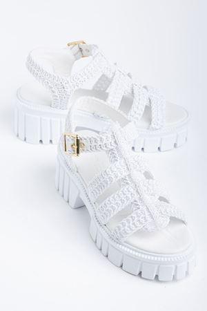 Kadın Beyaz Triko Örgü Yüksek Taban Toka Detaylı Sandalet 