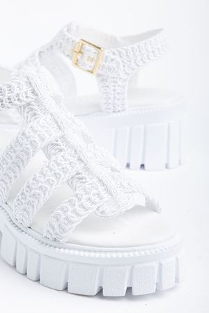 Kadın Beyaz Triko Örgü Yüksek Taban Toka Detaylı Sandalet 